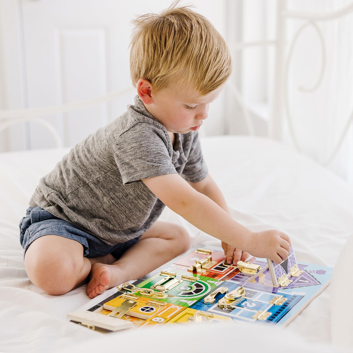 Melissa & Doug Latches Wooden Activity Board - Montessori Busy Board for Preschool Toys, Sensory Toys for Kids, Learning Resources for Ages 3+