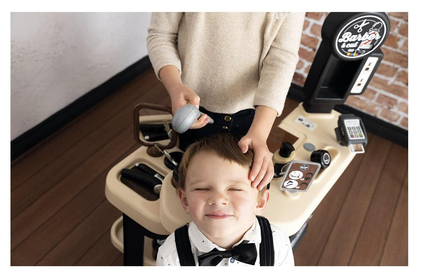 Smoby - Barber and Hairdresser Play Salon Shop for Children (69 x 48 x 91,5 cm) - Play Station incl, Toy Accessories for Styling - for Kids Girls and Boys Aged 3 Years and Over