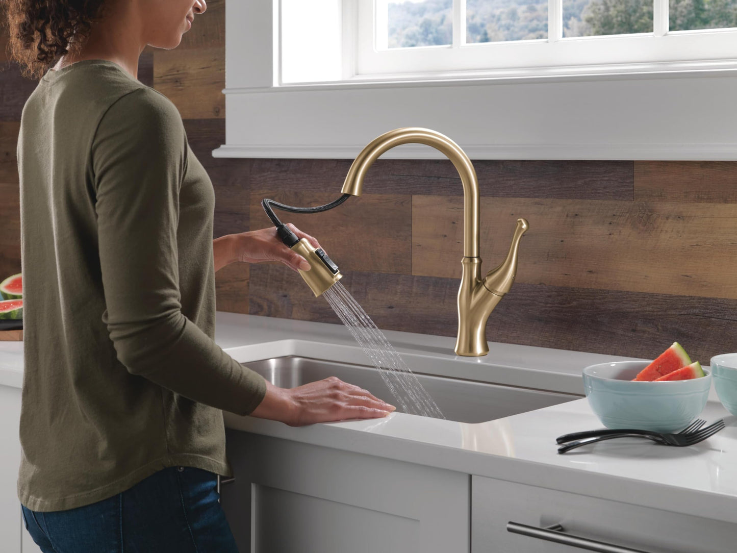 Delta Ophelia Brushed Gold Kitchen Faucet with Pull Down Sprayer, Modern Single Hole Kitchen Sink Faucet, Single Handle, Champagne Bronze 19888Z-CZ-DST