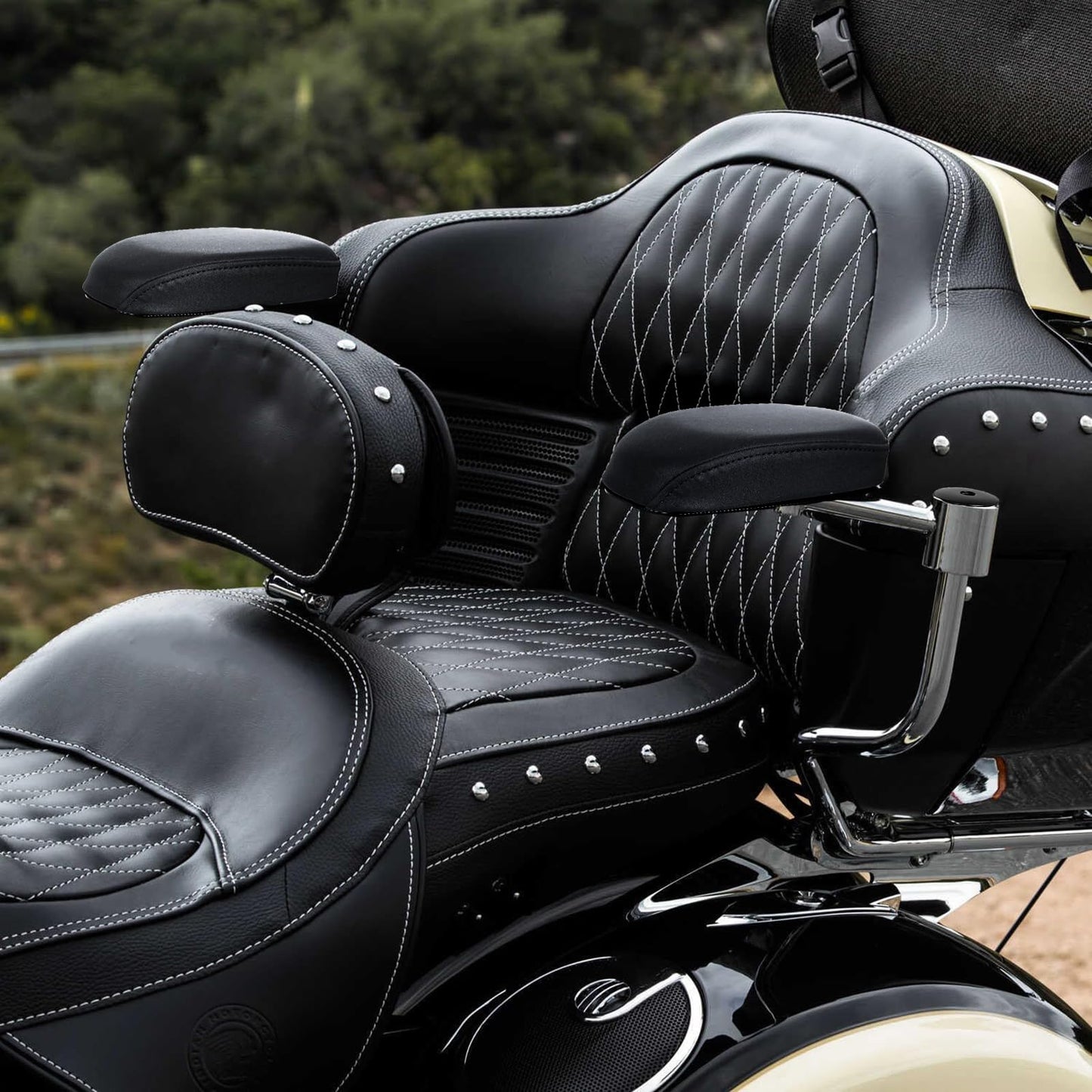 Motorcycle Rear Passenger Armrests Adjustable Set Fits for Indian Chieftain Pursuit Dark Horse Roadmaster Springfield Challenger Elite 2014-2024 Motorbike Accessories Parts Chrome