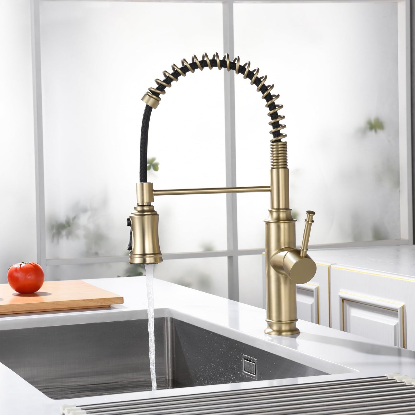 Sumerain Pull-Out Spring Sprayer Kitchen Sink Faucet with 360° Rotating Spout and Single Level Handle, Brushed Gold
