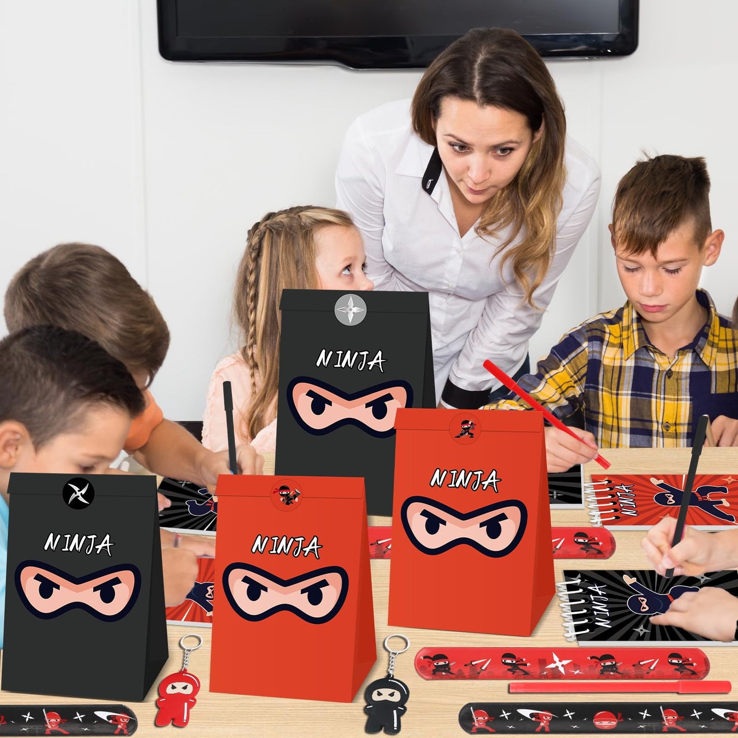 84pcs Karate Party Favor Set Red Black Karate Paper Bag Notepad Pen Slap Bracelets Key Chain TPR Stretchy Flying Toys Stickers Party Supplies for Boys Girls Birthday Classroom Activities Decorations