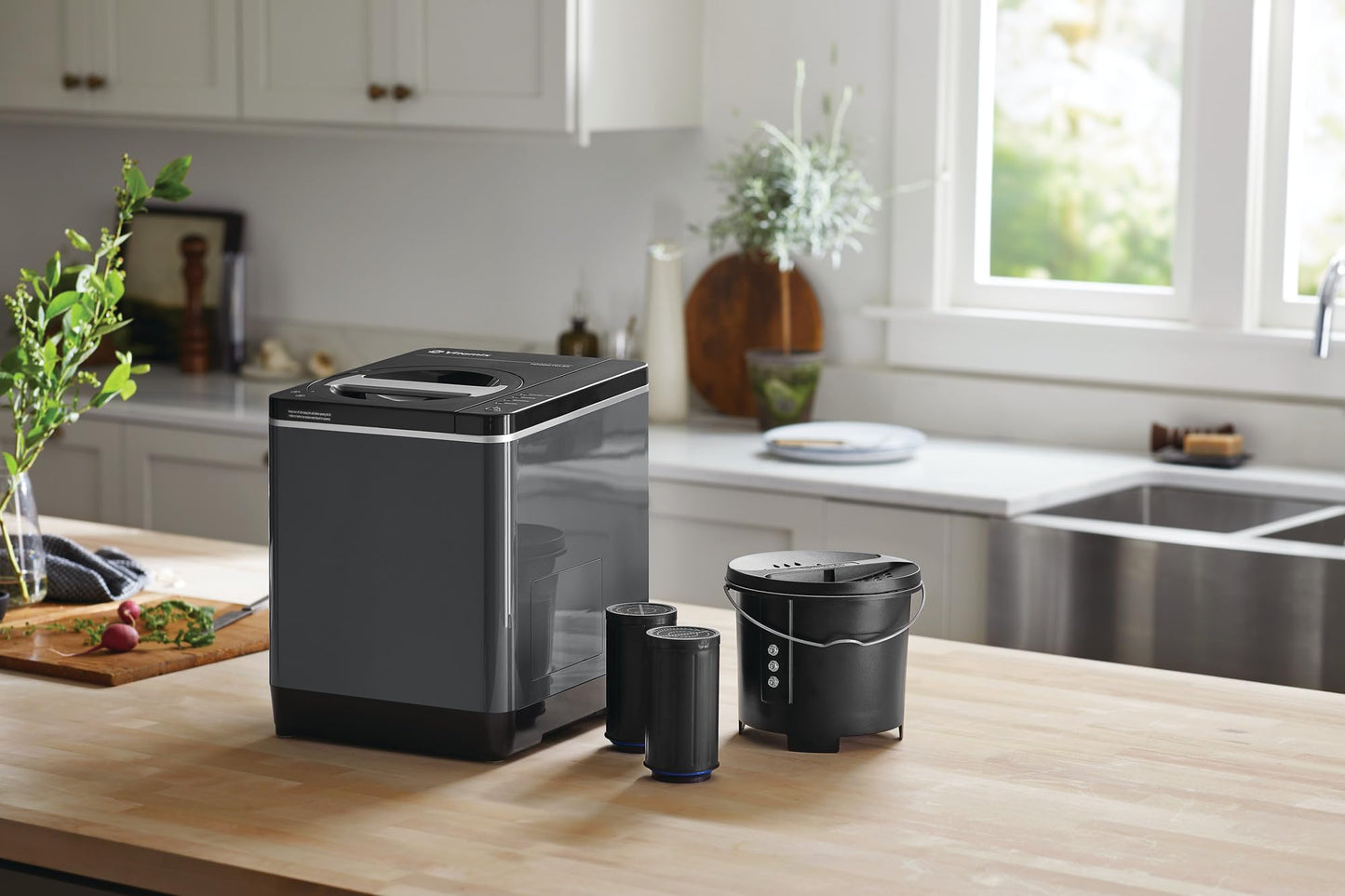 Vitamix FC-50 - Convenient Home Food Processor and Recycler - Kitchen Countertop Compost Bin Alternative - Electric Waste Disposer - Odorless Garbage Disposal - 2.5L Capacity