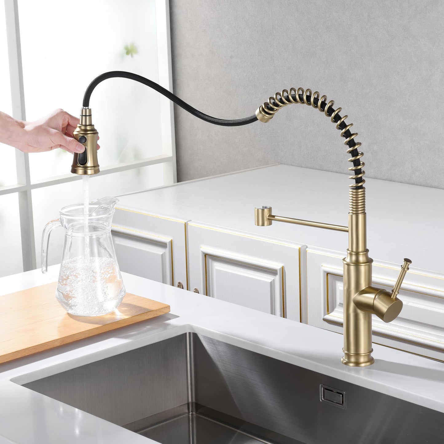 Sumerain Pull-Out Spring Sprayer Kitchen Sink Faucet with 360° Rotating Spout and Single Level Handle, Brushed Gold