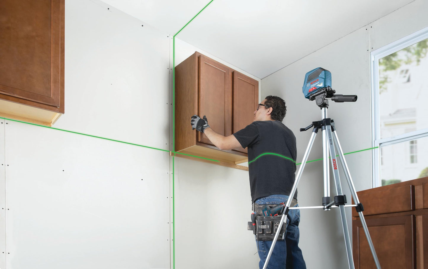 BOSCH GLL 100 GX 100 Ft Green-Beam Self-Leveling Cross-Line Laser, Includes 3 AA Batteries, Positioning Device, Green Laser Target Plate, & Heavy-Duty Pouch