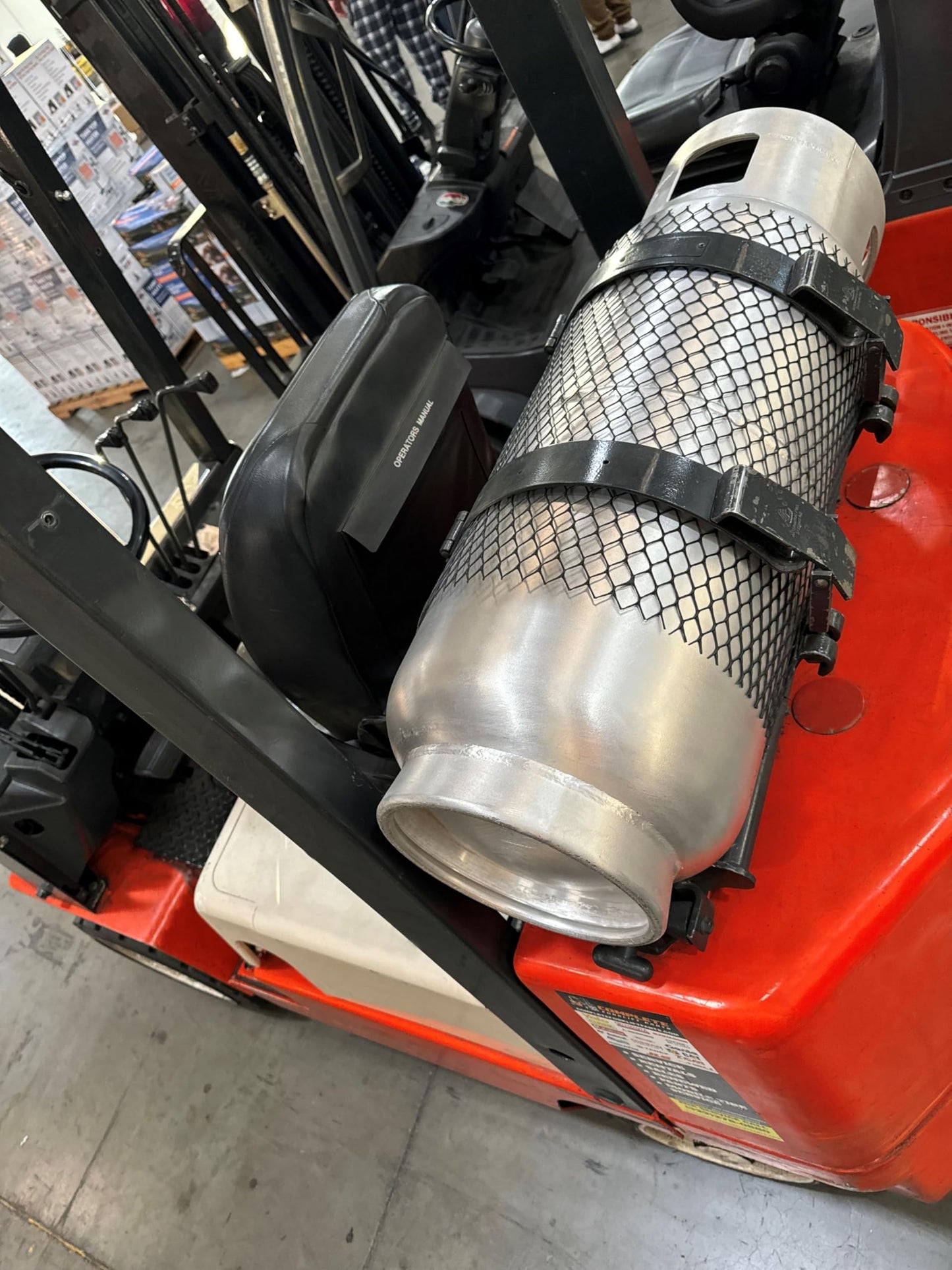 Flame King 43.5LB Aluminum Forklift Propane Tank with Gauge, Corrosion-Resistant and Rust-Free, DOT and TC Compliant, Lightweight, Rugged-Designed