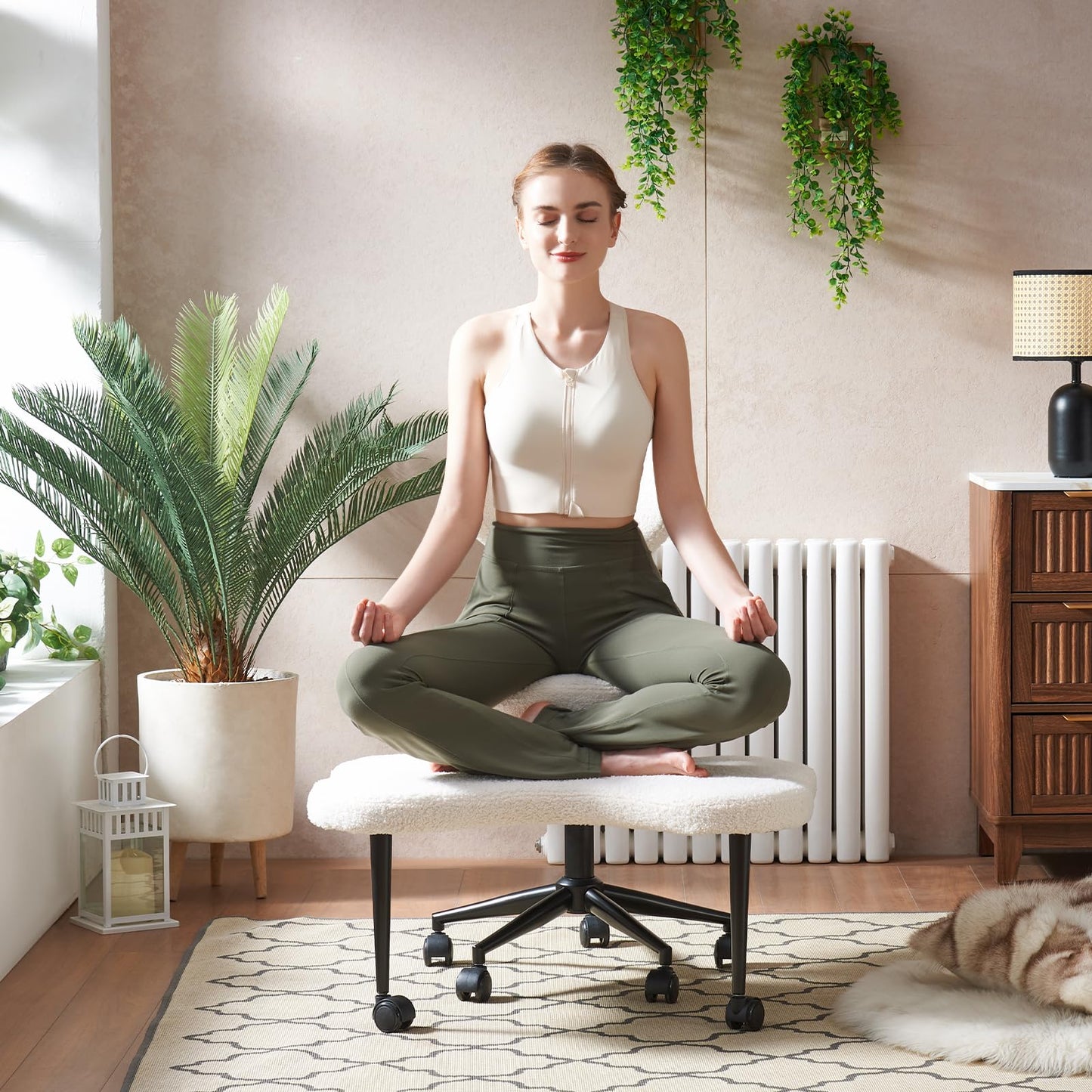 Pinmoco Ergonomic Cross Legged Chair, 360° Swivel Meditation Chair with Wheels, Height Adjustable Seat for ADHD, Strong Lumbar Support, Chic Home Office Furniture, Teddy Fabric, Off White