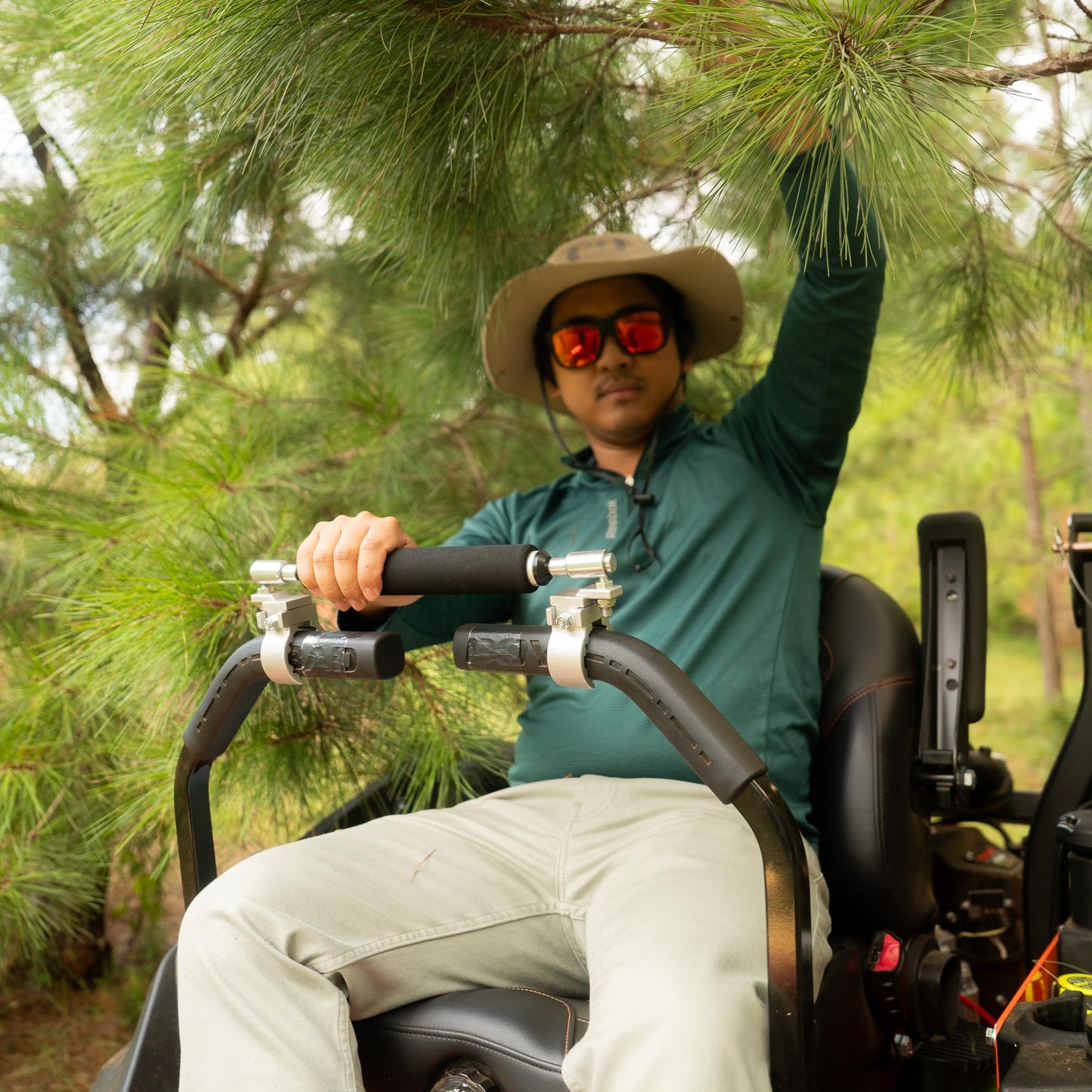 Zero-Turn Bar for One-Hand Operation of Zero-Turn Mowers