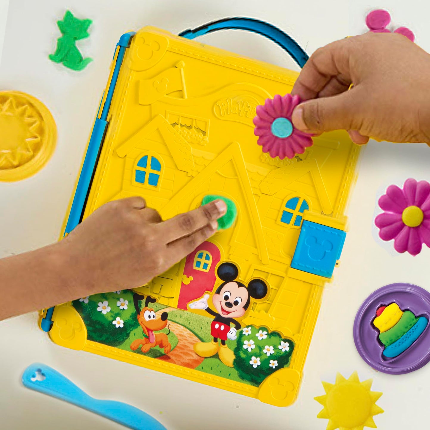 Play-Doh Disney Junior Mickey Mouse Clubhouse, Shape a Story Playset, Storage & Travel, Arts & Crafts Preschool Toys for Kids 2+
