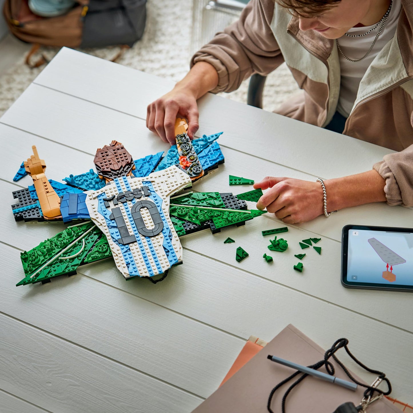 LEGO Editions Lionel Messi – Celebration - Building Set for Boys & Girls, Ages 14+ - Collectible Soccer Gift for Fans - Kids Bedroom or Shelf Decor - 43018