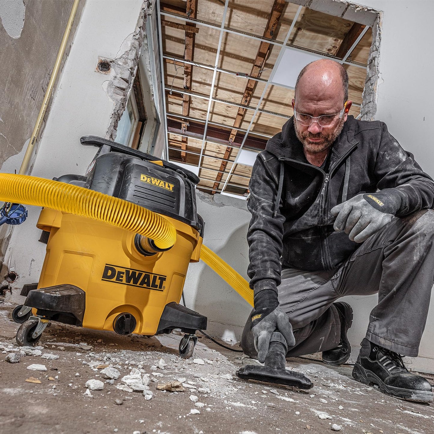 DEWALT 16 Gallon Shop Vacuum Wet/Dry, 6.5 Peak HP, Heavy Duty Poly Vac with Powerful Suction, Cart Style Wet/Dry/Blow 3 in 1 Multifunction Wet and Dry Shop Vacuum, Built-in Drain, DXV16PA