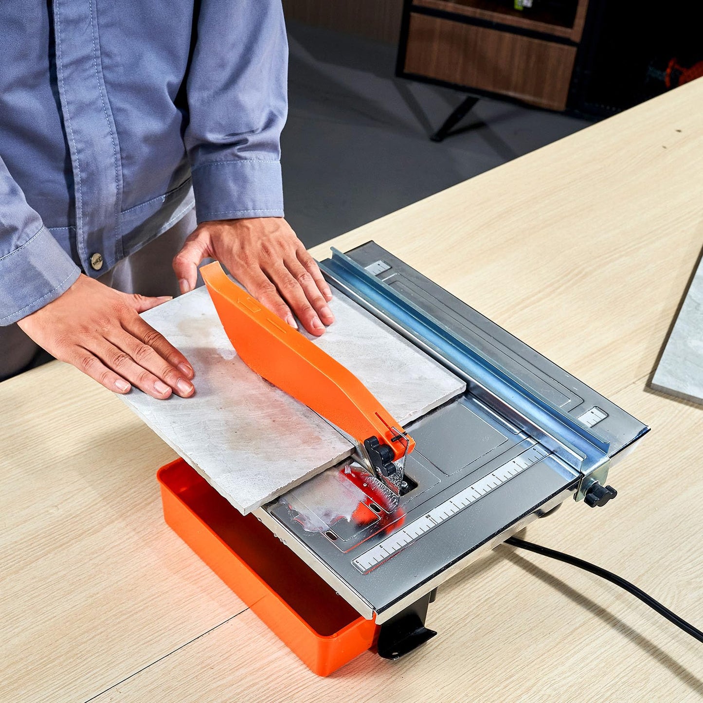VEVOR 7-inch 65Mn Steel Blade, Wet Tile Saw, 3500 RPM Induction Motor, Tile Cutter Wet Saw with Water Reservoir, 0-45 Degrees Miter Angle for Cutting Tiles and Stones, for DIY Enthusiasts