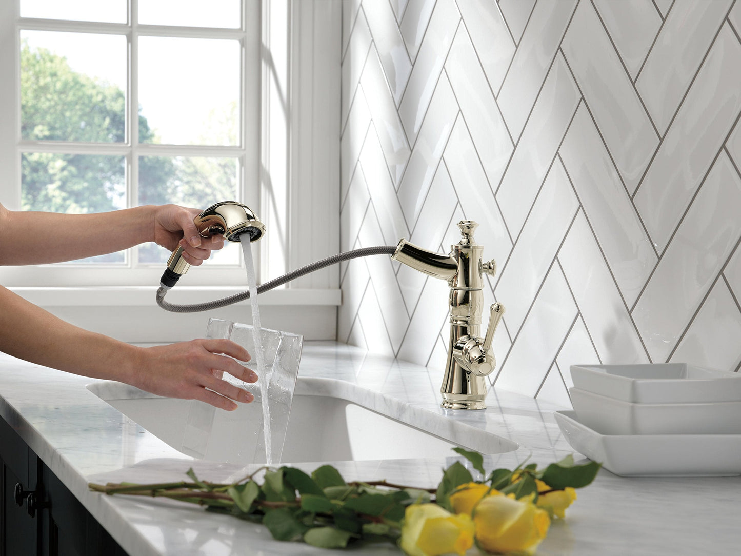 Delta Faucet Cassidy Pull Out Kitchen Faucet, Polished Nickel Kitchen Sink Faucet, Kitchen Faucet with Pull Out Sprayer, Magnetic Docking Spray Head, Polished Nickel 4197-PN-DST