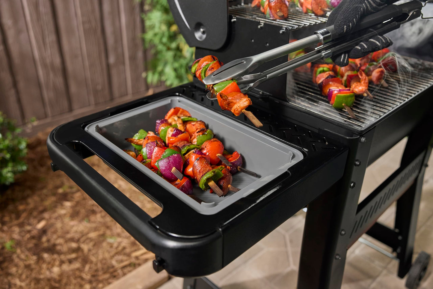 Weber Smoque™ 22‑Inch Pellet Smoker, Black – Outdoor BBQ Pellet Grill with SmokeBoost™, SmoqueVent™ Airflow System & Rapid React™ PID Temperature Control