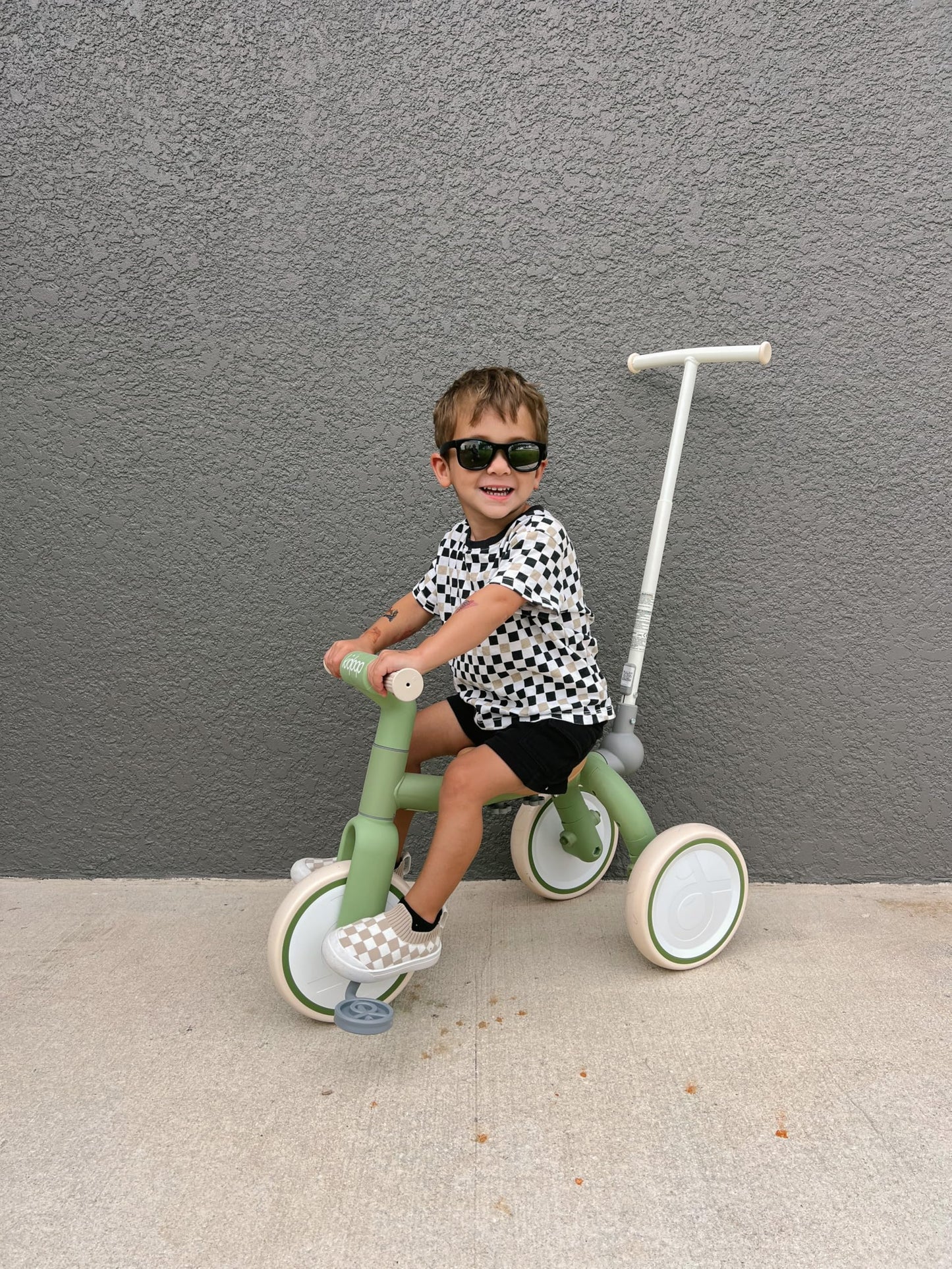 4-in-1 Toddler Tricycle with Adjustable Push Handle for 1-4 Year Old,Birthday Gift and Toy for Boys and Girls Removable Pedals Balance Bike&Scooter (Green)