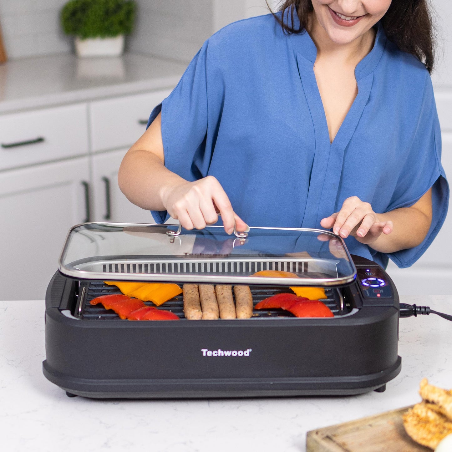 Indoor Smokeless Grill, Techwood 1500W Electric Indoor Grill with Tempered Glass Lid, Portable Non-stick BBQ Korean, Turbo Smoke Extractor Technology, Drip Tray& Double Removable Plate, Black