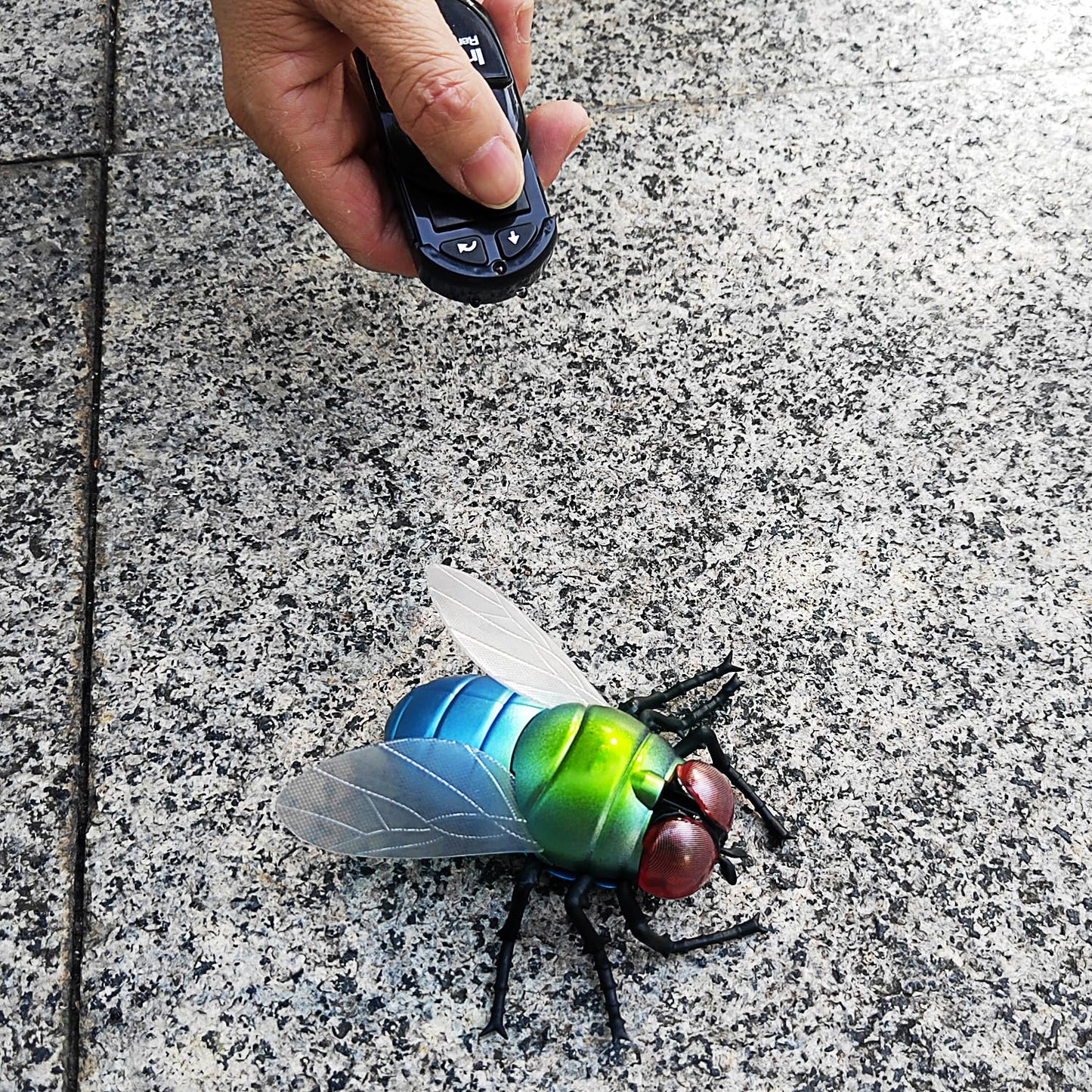 Tipmant Realistic RC Flies Remote Control Insect Animal Vehicle Car Prank Toys Pet Cat Dog Teasing Kid Birthday Gifts